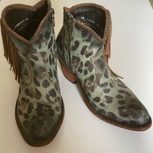 Liberty Black Chita Olivo Leopard Print Fringe Angle Boots Sz. 8.5